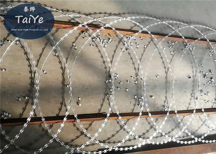 Tipo BTO22 reforçado arame farpado mergulhado quente da lâmina de lâmina de grande resistência