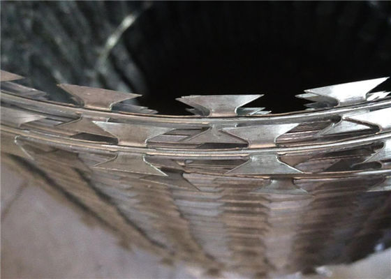 Fio de Barbed Galvanized Razor da cerca da bobina BTO-10 com lâminas