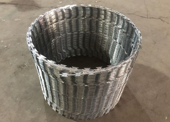 fio galvanizado farpado helicoidal da lâmina do aço BTO 22 de 60cm